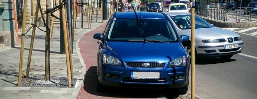 O altă zonă cunoscută în municipiul Cluj – Napoca unde pistele de biciclete sunt mai mereu ocupate de maşini este şi strada Horea. Sursa foto: Facebook Lehel-György Luka