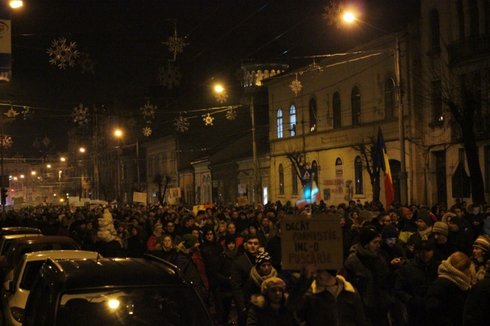 O coloană uriaşă de protestatari a străbătut Cluj-Napoca miercuri seară. FOTO Ovidiu Cornea