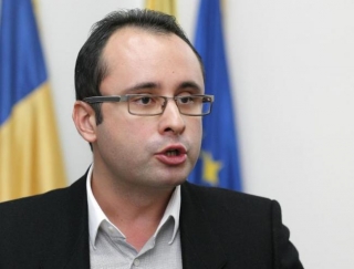 Cristian Buşoi candidează la şefia PNL şi foloseşte sloganul lui Iohannis
