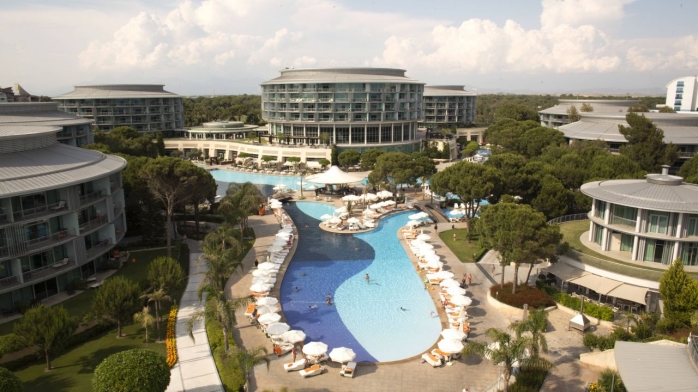 Încă nu ai vizitat Antalya? Pregăteşte-te, fă-ţi  bagajul şi bucură-te de această destnatie