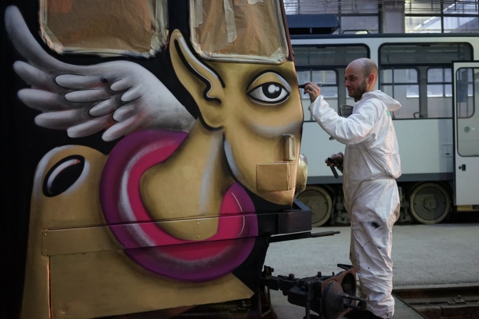 Tramvaiul pictat de artistul clujean Irlo