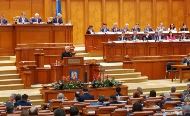 Búcsút int Dăncilă! Megszavazta a parlament a bizalmatlansági indítványt. Kelemen Hunor: „Úgy cselekedtünk, ahogyan megígértük!”