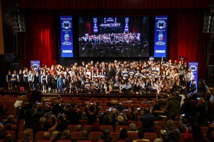 Gala de excelență „10 pentru Cluj”. Elevii clujeni cu rezultate deosebite au fost premiați, sursă foto: Facebook Emil Boc