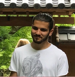DragoșBogdan Vieru, un tânăr și promițător artist plastic noncoformist, și-a vernisat la Cluj prima expoziție personală