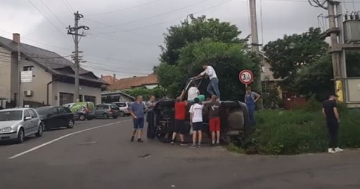 Un șofer clujean, DROGAT, a provocat un accident în Reghin