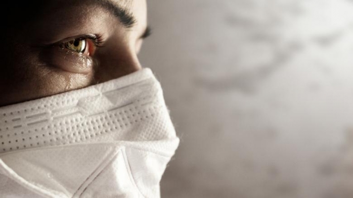 Experiența unei jurnaliste suspecte de COVID-19: „Bețișorul acela ajunge în creier, așa am simțit”