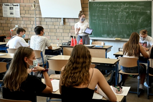 directorul-unui-scoli-cere-bani-de-la-parinti-pentru-curatenie