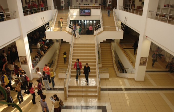 O facultate importantă a UBB rămâne închisă un semestru. Studenţii vor învăţa exclusiv online.