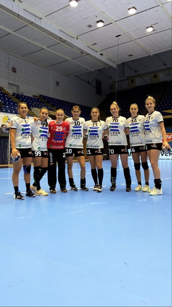 Handbalistele de la „U” Cluj au pierdut la 11 goluri cu Zalău