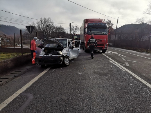 ACCIDENT soldat cu victime în Căpușu Mare! Doi bătrâni de 80 de ani, transportați la spital în urma impactului. FOTO