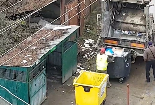 colectare-selectiva-in-dorul-lelii-gunoaiele-selectate-adunate-la-gramada-la-cluj-video