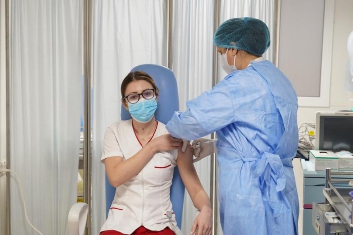 Listele de așteptare pentru vaccinarea anti-COVID-19 se deschid astăzi. La ce oră te poți programa în Cluj