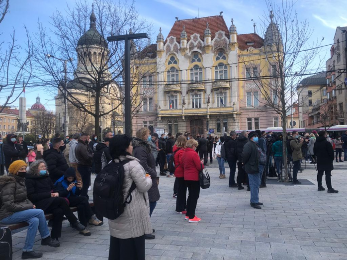 Protestele, un „mediu ideal” în care se transmite COVID. Medic: „Nu se păstrează distanța, nici masca și se strigă”