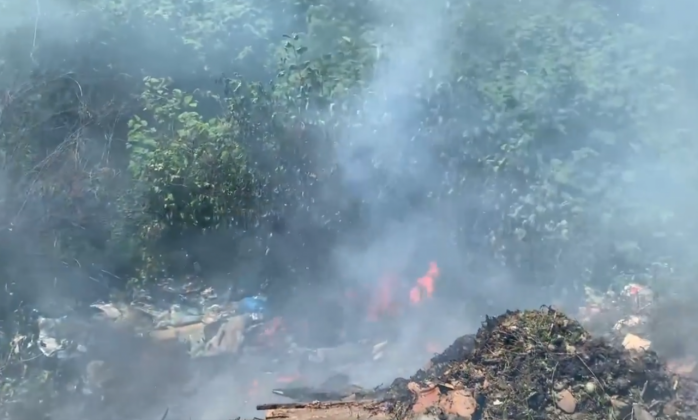 VIDEO. Mai multe rampe de gunoi ilegale, INCENDIATE în Cluj