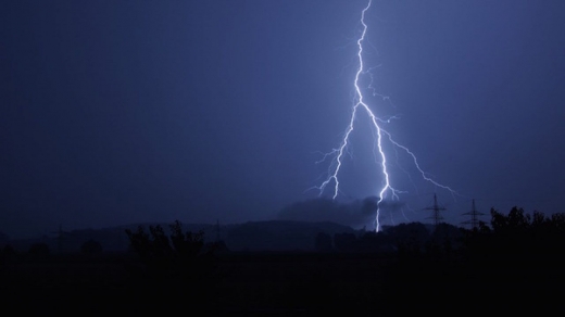 Cum protejăm electrocasnicele în timpul furtunilor? Măsuri de siguranță