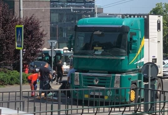 Accident în zona Iulius Mall! Un bărbat pe TROTINETĂ, lovit de un TIR