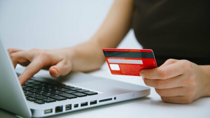 O clujeancă, victimă a unei CAPCANE cu plata online. I-au dispărut din cont 4.300 lei, fără să cumpere ceva