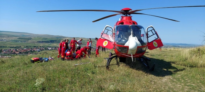 Un parașutist de 23 de ani a căzut în timpul unui zbor în Dezmir