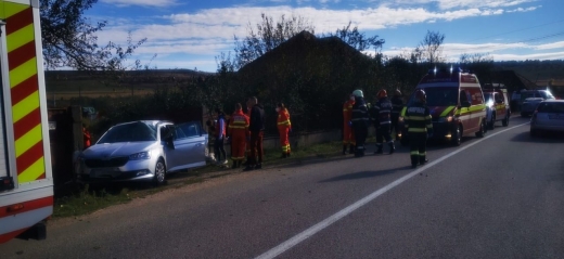 Accident în Băbuțiu. Doi copii, transportați la spital