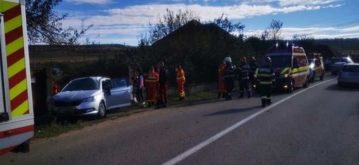 Accident în Băbuțiu. Doi copii, transportați la spital