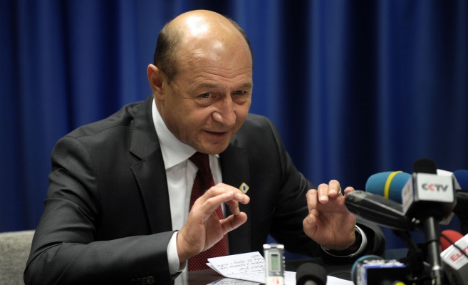 Preşedintele Traian Băsescu a semnat numirea lui Mihnea Motoc în funcţia de ministru de Externe