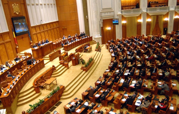 Parlamentarii își modifică legile pentru ei