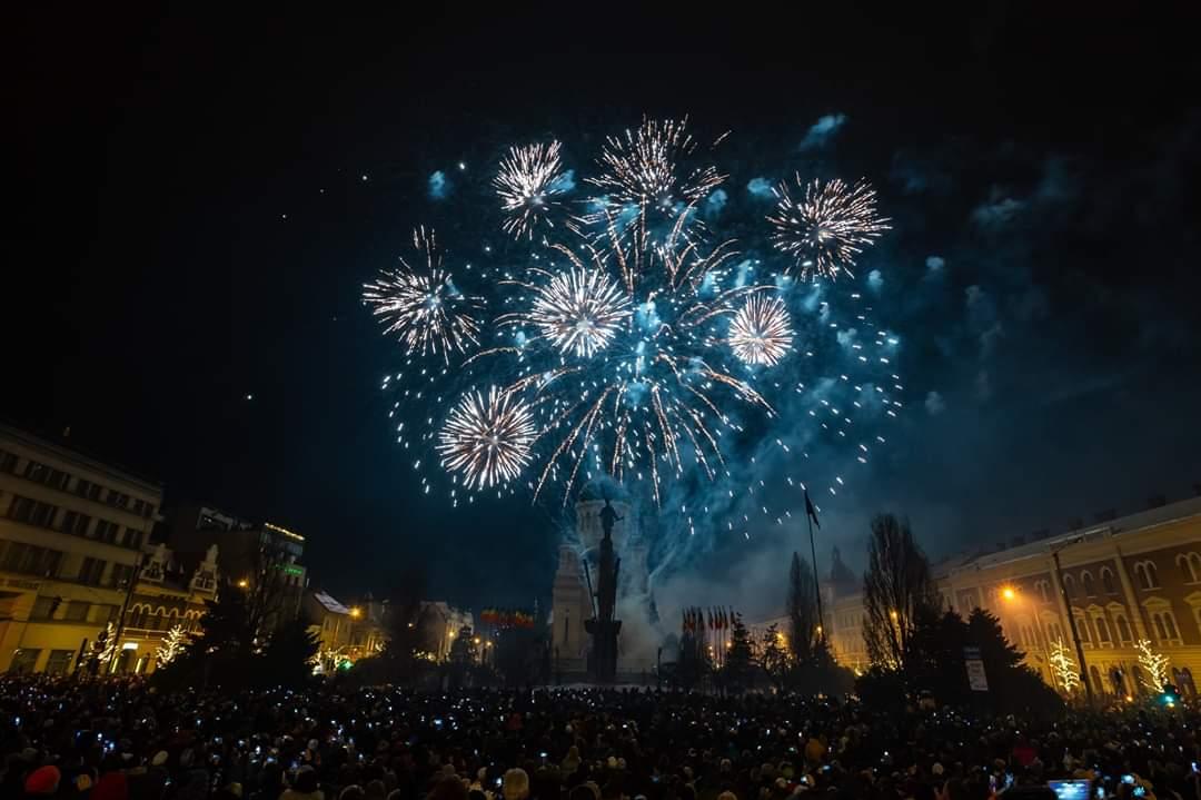 Revelion 2020 Peste 10 000 De Clujeni Au Sărbătorit In Centrul Orasului Spectacol De Culoare Pe Cerul Clujului Galerie Foto