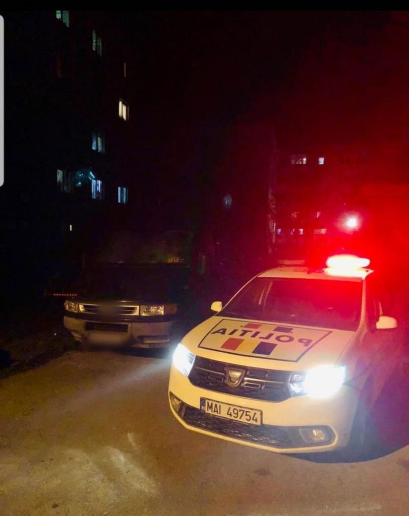 Un șofer beat s-a jucat „de-a v-ați ascunselea” cu polițiștii. A fugit și s-a strecurat sub un autobuz