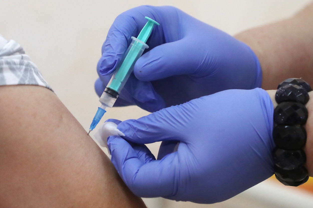 România a ajuns aproape la un milion de persoane vaccinate anti-COVID. VIDEO