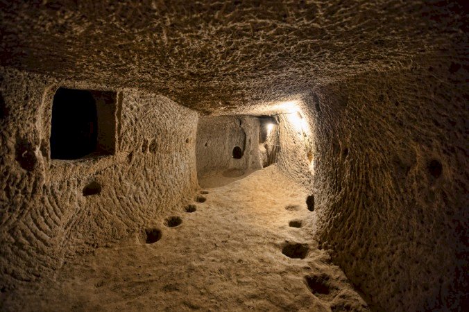 Există tuneluri secrete sub orașul Cluj-Napoca? Cât este mit și cât realitate