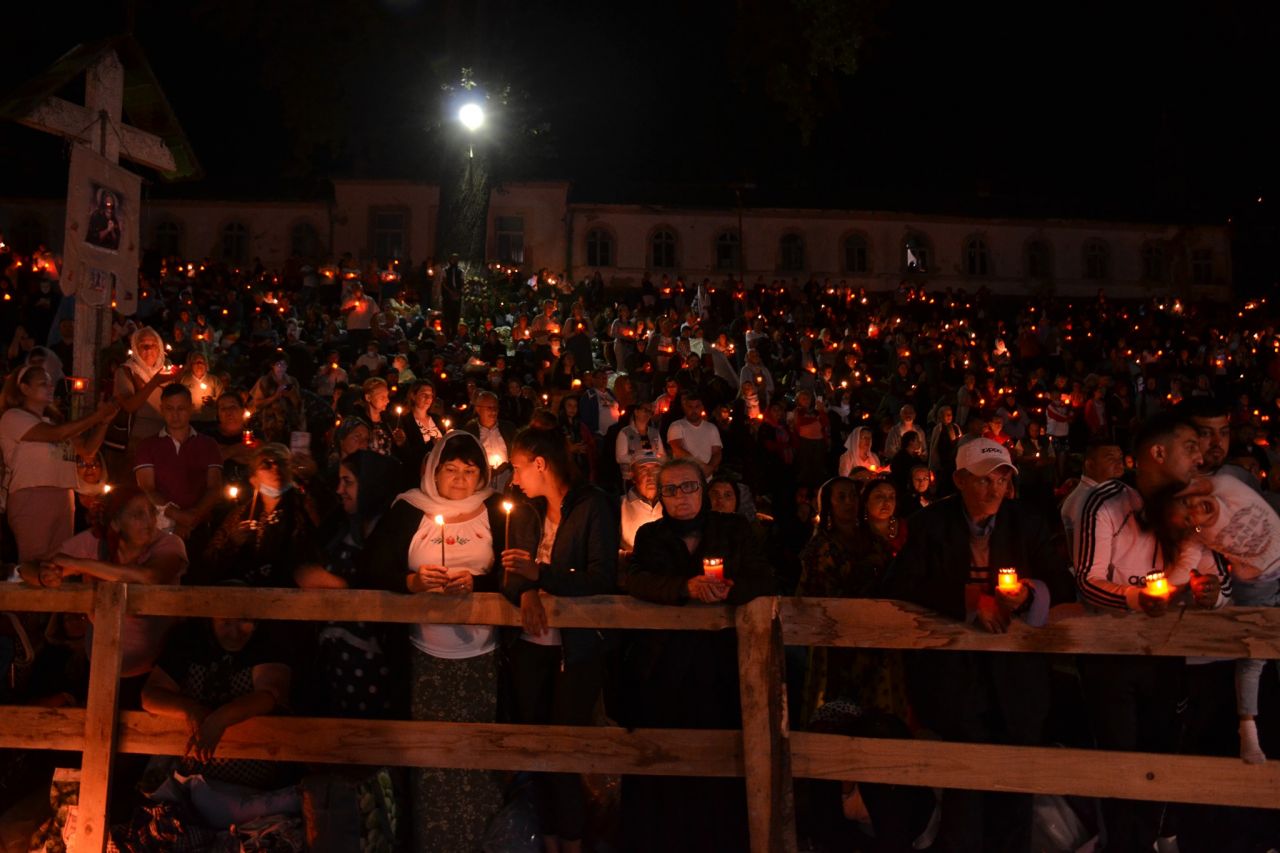 Mii de credincioși au participat la Pelerinajul de la Mănăstirea Nicula