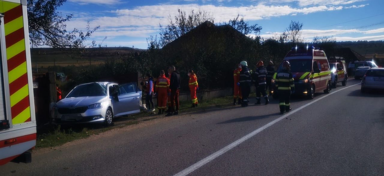 Accident în Băbuțiu. Doi copii, transportați la spital