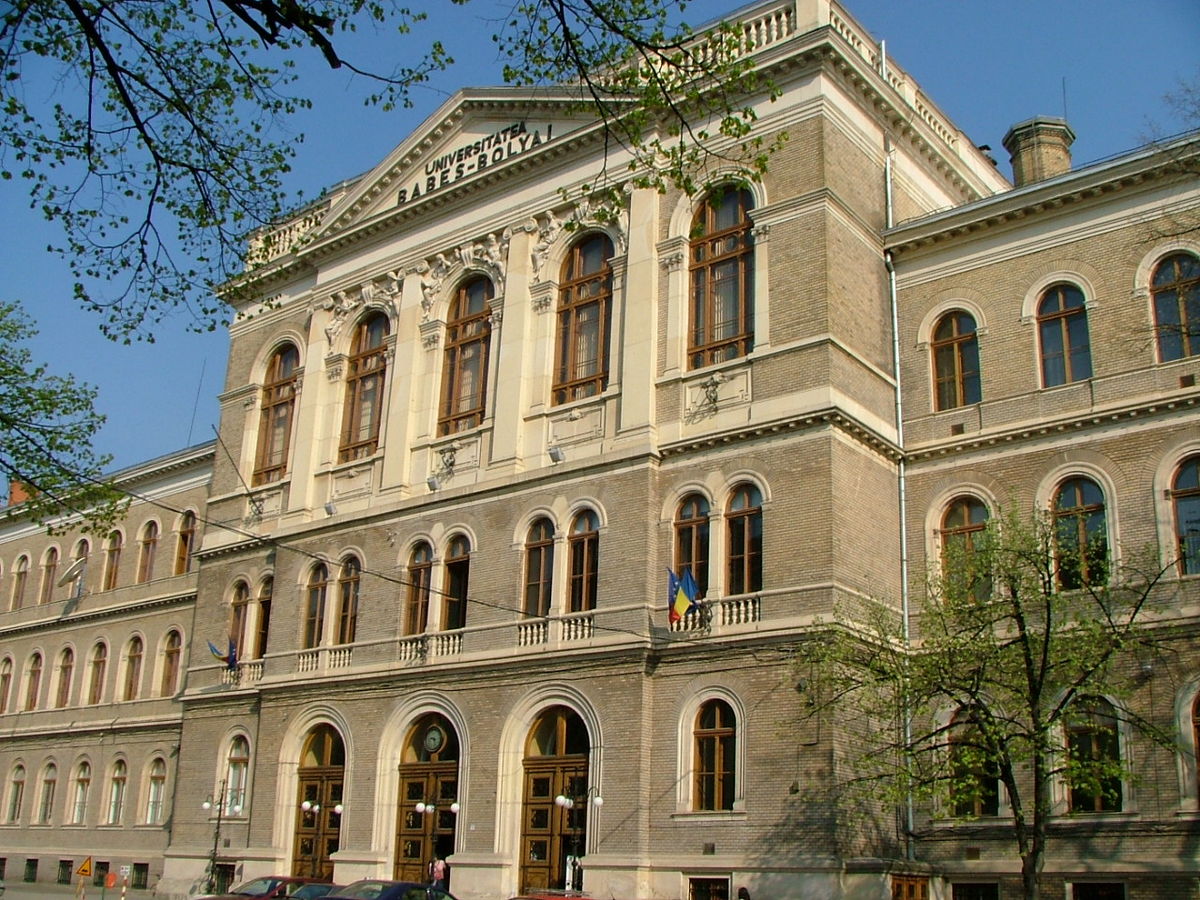 UBB Cluj susține decizia de a exmatricula 45 de studenți care au fraudat mai multe examene. 